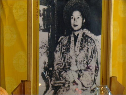 Dù sinh cho vua Bảo Đại 3 người con: có một con gái là Phương Thảo (1946) và hai con trai Bảo Hoàng (1954-1955) và Bảo Sơn (1955-1987), nhưng thứ phi Mộng Điệp trong những năm tháng tuổi già, vẫn phải sống cô quạnh vì cựu hoàng Bảo Đại đi theo những tình nhân và những cuộc vui khác. Dù sinh cho vua Bảo Đại 3 người con: có một con gái là Phương Thảo (1946) và hai con trai Bảo Hoàng (1954-1955) và Bảo Sơn (1955-1987), nhưng thứ phi Mộng Điệp trong những năm tháng tuổi già, vẫn phải sống cô quạnh vì cựu hoàng Bảo Đại đi theo những tình nhân và những cuộc vui khác.