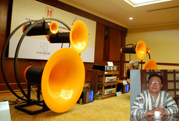 Những cục loa sắt trong hệ thống loa phát thanh phường xã lên đời, Thuyết cho quân đi lùng mua, giá cao lắm từ 150.000 đến 200.0000 đồng một cái. Thuyết mang tất cả về, nhờ thợ đóng thùng "cao thủ" dùng gỗ xịn nhất đóng thùng. Âm thanh cực chuẩn và hay, mỗi cặp loa như vậy Thuyết bán với hơn 100 triệu đồng là chuyện… ngày nào cũng bán (ảnh mang tính minh họa).