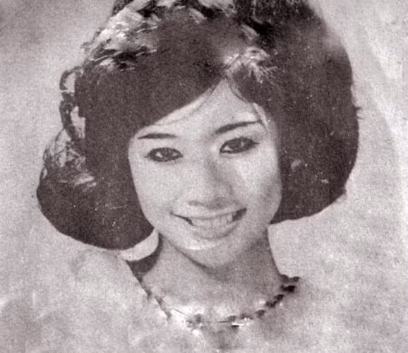 Tài và sắc là hai yếu tố hội đủ trong Kim Loan với vẻ đẹp hơi Tây, luôn sáng rực, lung linh khi bước lên sân khấu. Kim Loan có khuôn mặt đẹp, nụ cười tươi như hoa hồng Đà Lạt nở buổi ban mai và sở hữu sóng mũi thanh tú, vầng trán băng sương, mái tóc buông dài và thật quyến rũ khi nàng cài thêm chiếc nơ. Có người đã ví cô như là cây bonsai, chưa được uốn cành tỉa lá để trở thành một thứ cây cảnh với những nét hài hòa ngoạn mục. Chỉ cần gia công một chút, Kim Loan có thể trở thành ngôi sao lung linh sánh vai với Thẩm Thúy Hằng, Kiều Chinh, Mộng Tuyền, Thanh Nga.