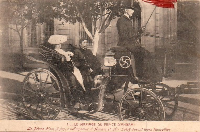 Ông qua đời tại đây năm 1943 vì bệnh ung thư dạ dày (Trong ảnh là đám cưới vua Hàm Nghi ở Algérie). Ông qua đời tại đây năm 1943 vì bệnh ung thư dạ dày (Trong ảnh là đám cưới vua Hàm Nghi ở Algérie).