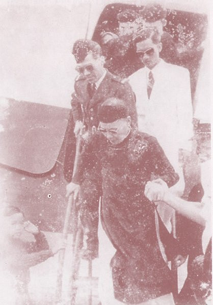 Cựu hoàng Thành Thái về thăm Huế lần cuối (1953) Cựu hoàng Thành Thái về thăm Huế lần cuối (1953)