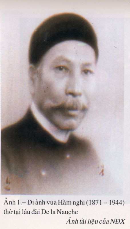 Di ảnh vua Hàm Nghi được thờ tại lâu đài De la Nauche (Ảnh tài liệu của NĐX) Di ảnh vua Hàm Nghi được thờ tại lâu đài De la Nauche (Ảnh tài liệu của NĐX)