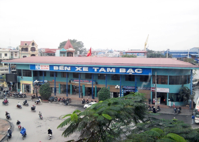 Sau Dung Hà, hầu như không còn nữ giang hồ đất Cảng nào xứng đáng được gọi là bà trùm. Nhưng nơi đây vẫn xuất hiện những nữ quái vô cùng cộm cán. Một trong số đó là nữ quái Lan Tây. Thị nắm trong tay một đội quân hùng hậu 100% là nữ giới chuyên làm nghề móc túi, bảo kê, cướp giật ở bến xe Tam Bạc và bến phà Bính (ảnh: Bến xe Tam Bạc - Hải Phòng).