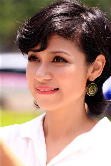 Có lẽ, những vấp ngã sau hai mối tình sóng gió với "đại gia" một thời Phạm Huy Phước và Trần Văn Giao (một người đã bị tử hình, một người từ tử hình giảm xuống chung thân, hiện đang thụ án tù chung thân) đã mang đến cho Việt Trinh những bài học đắt giá về cuộc sống. Có lẽ, những vấp ngã sau hai mối tình sóng gió với "đại gia" một thời Phạm Huy Phước và Trần Văn Giao (một người đã bị tử hình, một người từ tử hình giảm xuống chung thân, hiện đang thụ án tù chung thân) đã mang đến cho Việt Trinh những bài học đắt giá về cuộc sống.