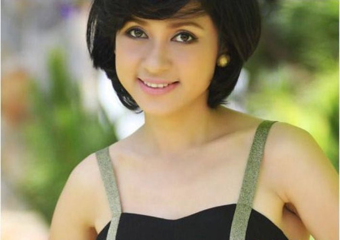 Khi đó, tuy chỉ là cộng tác viên của một văn phòng tư vấn, nhưng bằng sự khôn ngoan, ma mãnh của mình, Trần Văn Giao đã thuyết phục được lãnh đạo Nhà máy Thuốc lá Vĩnh Hội ký với Giao một hợp đồng "xây dựng hạ tầng cơ sở, bán đất làm nhà cho 289 hộ công nhân trong nhà máy" với giá trị hợp đồng lên tới 12,4 tỷ đồng. Thấy giá trị hợp đồng quá béo bở, vượt quá tầm của một "cộng tác viên" văn phòng tư vấn luật, ngay sau khi ra trường, Trần Văn Giao đã đứng lên thành lập Công ty TNHH Xây dựng và Kinh doanh nhà Đông Phương để hợp pháp hóa tư cách pháp nhân của mình. Khi đó, tuy chỉ là cộng tác viên của một văn phòng tư vấn, nhưng bằng sự khôn ngoan, ma mãnh của mình, Trần Văn Giao đã thuyết phục được lãnh đạo Nhà máy Thuốc lá Vĩnh Hội ký với Giao một hợp đồng "xây dựng hạ tầng cơ sở, bán đất làm nhà cho 289 hộ công nhân trong nhà máy" với giá trị hợp đồng lên tới 12,4 tỷ đồng. Thấy giá trị hợp đồng quá béo bở, vượt quá tầm của một "cộng tác viên" văn phòng tư vấn luật, ngay sau khi ra trường, Trần Văn Giao đã đứng lên thành lập Công ty TNHH Xây dựng và Kinh doanh nhà Đông Phương để hợp pháp hóa tư cách pháp nhân của mình.