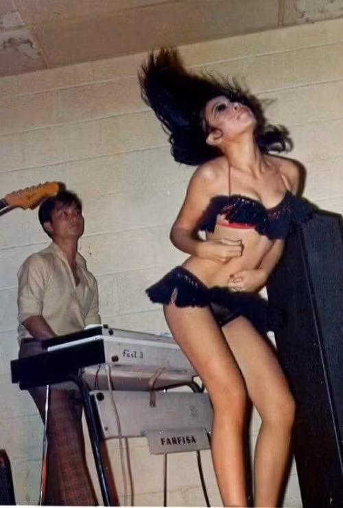 Cả quyền lực và tiền bạc đều đến với Đại Cathay dồn dập trong những năm đầu thập niên 1960. Đến năm 1963, Đại Cathay đã trở thành một ông trùm khét tiếng cả Sài Gòn – Chợ Lớn. Hầu hết các nhà hàng khách sạn, động mại dâm, tiệm hút chích, sàn nhảy ở khu vực quận 1, quận 2, quận 3 đều chịu sự bảo kê của Đại. Các vũ trường nổi tiếng như Olympic, Queen Bee, Barcara, Paramouth đều có phần hùn của Đại dù trên thực tế hẳn chẳng cần bỏ ra một đồng nào (một vũ nữ vũ công trong vũ trường Sài Gòn trước năm 1975).