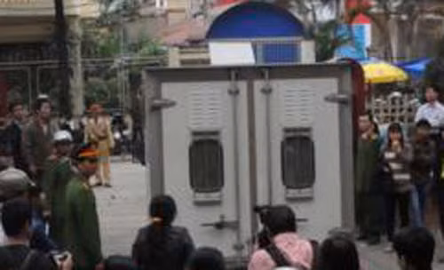 Để bảo đảm an toàn tuyệt đối, công tác chuẩn bị pháp trường được tiến hành chu đáo. Hàng loạt thao tác kỹ thuật đã hoàn tất 1 ngày trước khi đưa phạm nhân ra trường bắn. 0h ngày 3/6, tại trại tạm giam, thủ tục chuyển trại cho 5 tử tội được tiến hành, mỗi người ngồi trên một xe đặc chủng (ảnh mang tính chất minh họa).