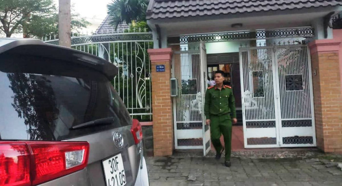 Cơ quan công an thực hiện lệnh khám xét nhà bà Nguyễn Thị Thu Hà - nguyên Phó Giám đốc sở Tài chính Đà Nẵng. Ảnh: AN Cơ quan công an thực hiện lệnh khám xét nhà bà Nguyễn Thị Thu Hà - nguyên Phó Giám đốc sở Tài chính Đà Nẵng. Ảnh: AN
