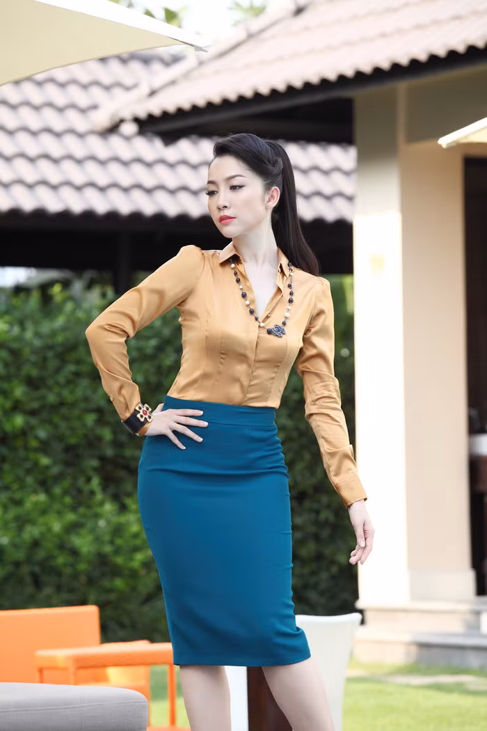 Cô càng chứng tỏ vị trí một trong những mỹ nhân ăn mặc có gu nhất, thậm chí xứng đáng được xem như một "biểu tượng thời trang" của showbiz Việt khi mặc lên người những mẫu trang phục được thiết kế đầy sự tinh tế.
