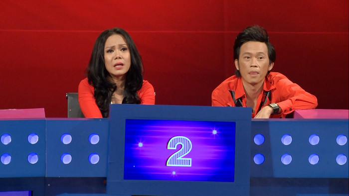 Chia sẻ về tiết mục này, nữ danh hài cho biết: "Không có gì nghi ngờ để phải làm đi làm lại, họ là những siêu nhân!". Khi được hỏi rằng tại sao chị ngăn không cho Minh Hiếu tiếp tục nuốt bóng đèn?, Việt Hương nói: "Hương không biết rõ bóng đèn sẽ ra sao khi vào bụng bạn ấy nhưng rõ ràng việc này không tốt cho sức khỏe, Hương không chịu nổi khi tưởng tượng nếu mình là em ấy." Chia sẻ về tiết mục này, nữ danh hài cho biết: "Không có gì nghi ngờ để phải làm đi làm lại, họ là những siêu nhân!". Khi được hỏi rằng tại sao chị ngăn không cho Minh Hiếu tiếp tục nuốt bóng đèn?, Việt Hương nói: "Hương không biết rõ bóng đèn sẽ ra sao khi vào bụng bạn ấy nhưng rõ ràng việc này không tốt cho sức khỏe, Hương không chịu nổi khi tưởng tượng nếu mình là em ấy."