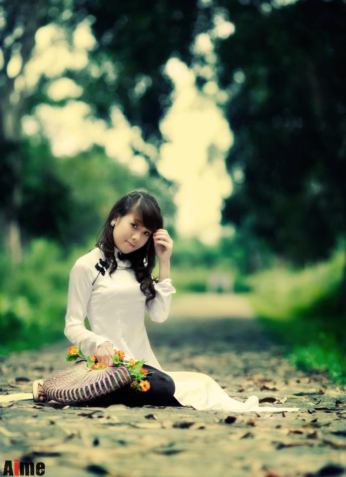 Nguyễn Hồng Nhung sinh năm 1993 hiện đang học năm thứ nhất chuyên ngành y sĩ đa khoa trường Cao Đẳng Y Tế Thanh Hóa.