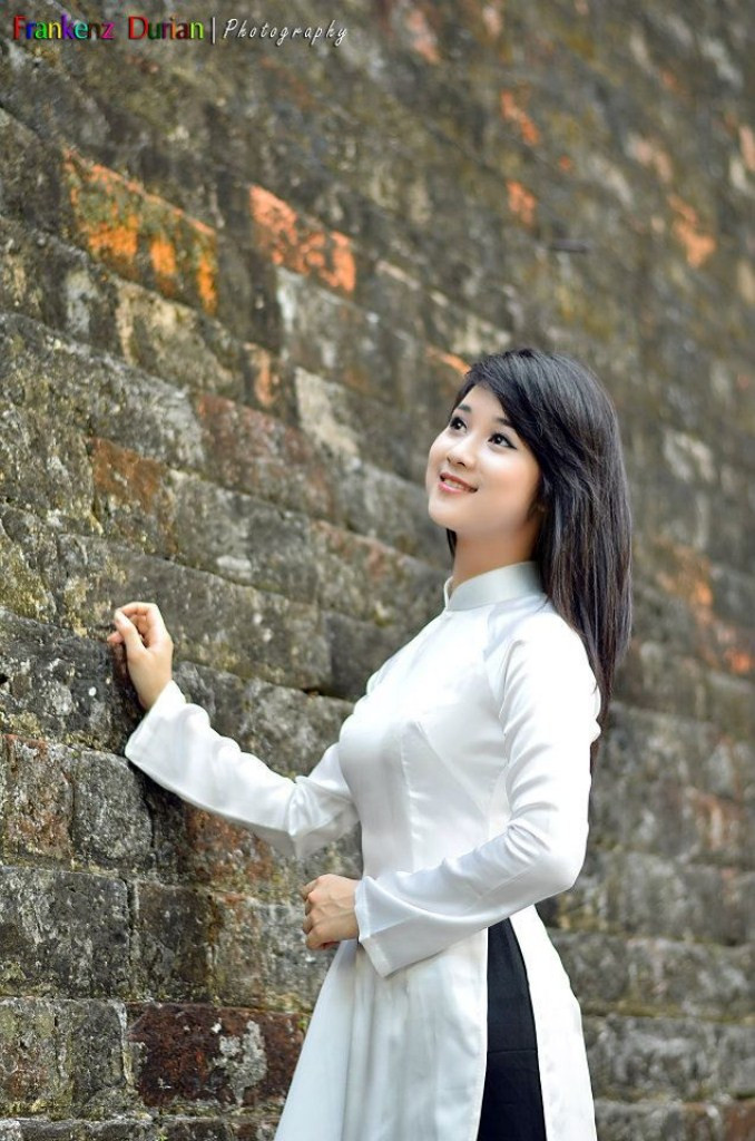 Thanh Huyền may mắn sở hữu gương mặt thanh tú, một đôi mắt biết nói, một nụ cười tươi sáng cùng một vóc dáng nhẹ nhàng, thướt tha trong gió Thanh Huyền may mắn sở hữu gương mặt thanh tú, một đôi mắt biết nói, một nụ cười tươi sáng cùng một vóc dáng nhẹ nhàng, thướt tha trong gió