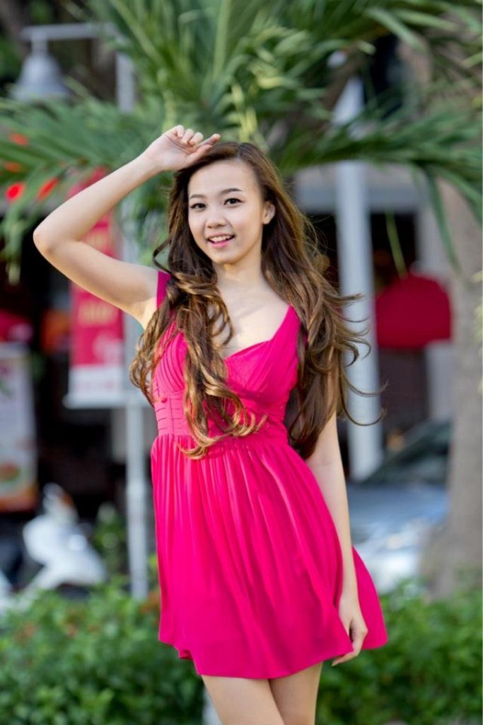 Quyến rũ với váy vẻ, gam màu hồng dễ thương dạo phố ngày hè. Xem thêm: Cơn sốt 'thiên sứ 9X': Mỹ nữ chốn bồng lai, tiên cảnh
