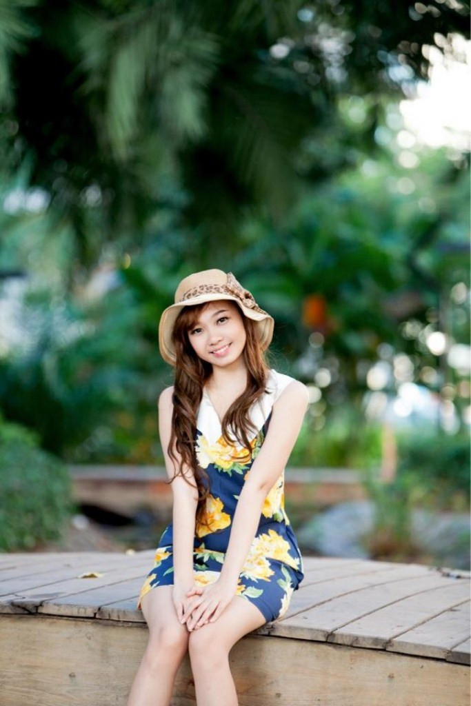 Trẻ trung, xinh đẹp trong đầm hoa nổi bật. Xem thêm: Cơn sốt 'thiên sứ 9X': Mỹ nữ chốn bồng lai, tiên cảnh