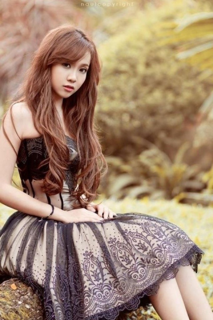 Quyến rũ, bí ẩn với đầm đen, cô nàng y hệt công chúa trong truyện cổ tích. Xem thêm: Cơn sốt 'thiên sứ 9X': Mỹ nữ chốn bồng lai, tiên cảnh