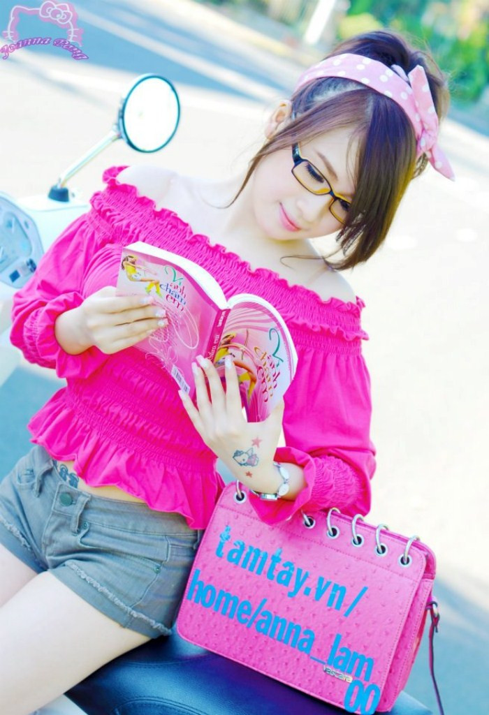 Na xinh lung linh trong mắt kính, màu hồng nổi bật trên phố nắng. Xem thêm: Cơn sốt "Thiên sứ 9X" (P2): Đẹp như Hoàng Dung trong Anh hùng xạ điêu Na xinh lung linh trong mắt kính, màu hồng nổi bật trên phố nắng. Xem thêm: Cơn sốt "Thiên sứ 9X" (P2): Đẹp như Hoàng Dung trong Anh hùng xạ điêu