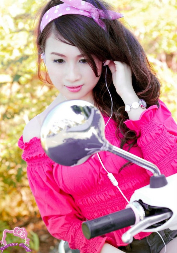 Cư dân mạng vẫn xôn xao về hotgirl Sài thành dễ thương này, một khuôn mặt để lại nhiều ấn tượng. Xem thêm: Cơn sốt "Thiên sứ 9X" (P2): Đẹp như Hoàng Dung trong Anh hùng xạ điêu Cư dân mạng vẫn xôn xao về hotgirl Sài thành dễ thương này, một khuôn mặt để lại nhiều ấn tượng. Xem thêm: Cơn sốt "Thiên sứ 9X" (P2): Đẹp như Hoàng Dung trong Anh hùng xạ điêu