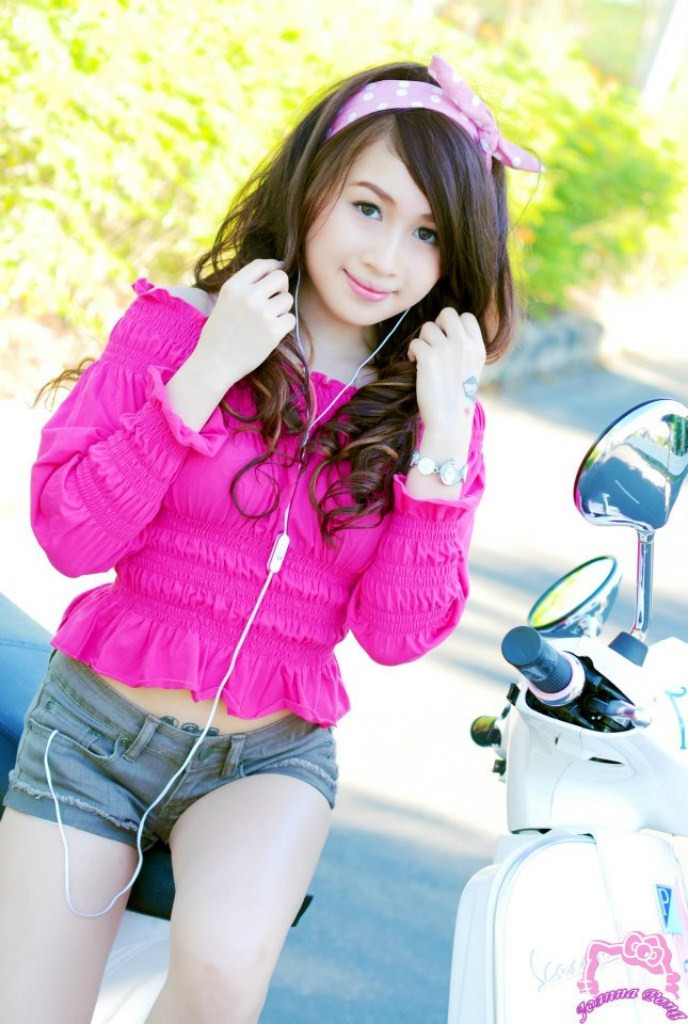 Xì tin, nhí nhảnh, đáng yêu trong áo hồng, quần sooc cùng chiếc cặp nơ xinh xắn dạo phố ngày hè. Xem thêm: Cơn sốt "Thiên sứ 9X" (P2): Đẹp như Hoàng Dung trong Anh hùng xạ điêu Xì tin, nhí nhảnh, đáng yêu trong áo hồng, quần sooc cùng chiếc cặp nơ xinh xắn dạo phố ngày hè. Xem thêm: Cơn sốt "Thiên sứ 9X" (P2): Đẹp như Hoàng Dung trong Anh hùng xạ điêu