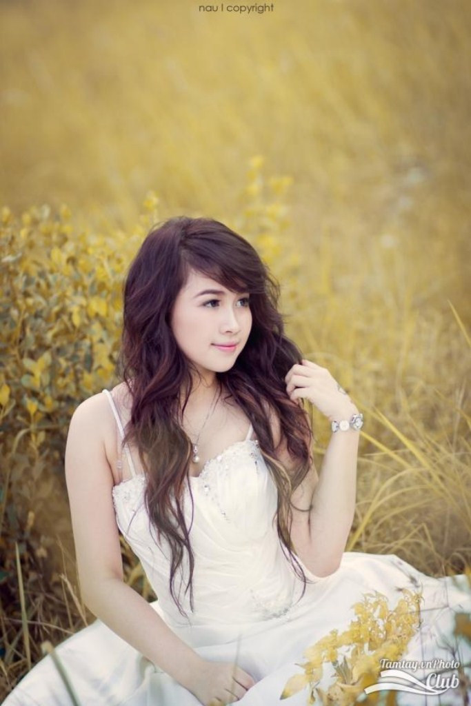 Nhan sắc ấy nổi bật trên nền cỏ cây, hoa lá, sự phối hợp ăn ý giữa người và cảnh càng tôn thêm nét đẹp hài hòa, cân đối trên khuôn mặt xinh xắn ấy. Xem thêm: Cơn sốt "Thiên sứ 9X" (P2): Đẹp như Hoàng Dung trong Anh hùng xạ điêu Nhan sắc ấy nổi bật trên nền cỏ cây, hoa lá, sự phối hợp ăn ý giữa người và cảnh càng tôn thêm nét đẹp hài hòa, cân đối trên khuôn mặt xinh xắn ấy. Xem thêm: Cơn sốt "Thiên sứ 9X" (P2): Đẹp như Hoàng Dung trong Anh hùng xạ điêu