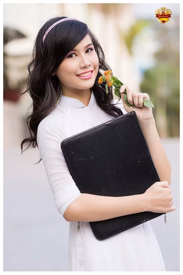 Sau khi hoàn thành kỳ thi Tốt nghiệp Vân Trang đang có ý định thử sức mình với lĩnh vực diễn xuất bởi đây cũng là một trong những niềm đam mê lớn của Trang