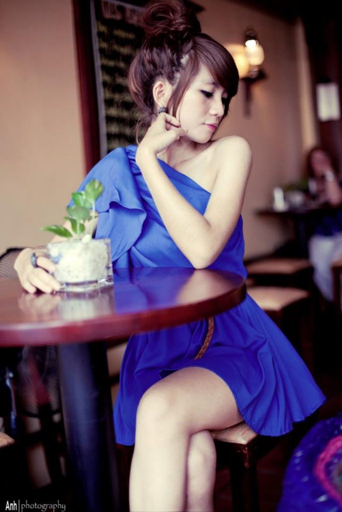 Quyến rũ trong bộ đầm xanh quý phái, sang trọng. Xem thêm: "Mỹ nữ Trời ban" (P3): Vẻ đẹp Kim Tae Hee phải cúi đầu "chào thua" Quyến rũ trong bộ đầm xanh quý phái, sang trọng. Xem thêm: "Mỹ nữ Trời ban" (P3): Vẻ đẹp Kim Tae Hee phải cúi đầu "chào thua"