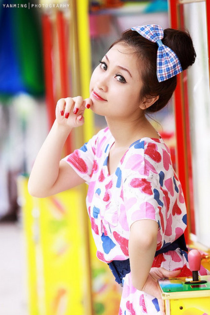 Tinh nghịch trong chiếc váy hoa sắc màu cùng chiếc nơ cài đầu nhí nhảnh, dễ thương. Xem thêm: Cơn sốt 'thiên sứ 9X': Đẹp như mỹ nhân cổ trang Trung Hoa Tinh nghịch trong chiếc váy hoa sắc màu cùng chiếc nơ cài đầu nhí nhảnh, dễ thương. Xem thêm: Cơn sốt 'thiên sứ 9X': Đẹp như mỹ nhân cổ trang Trung Hoa