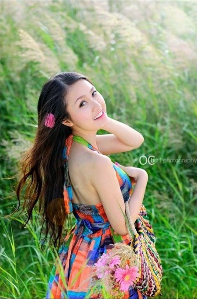Mái tóc nhẹ bay trong gió, nụ cười tươi sáng đáng yêu. Xem thêm: Cơn sốt 'thiên sứ 9X': Đẹp như mỹ nhân cổ trang Trung Hoa Mái tóc nhẹ bay trong gió, nụ cười tươi sáng đáng yêu. Xem thêm: Cơn sốt 'thiên sứ 9X': Đẹp như mỹ nhân cổ trang Trung Hoa