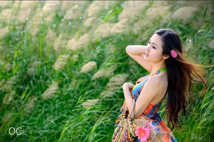 Nhẹ nhàng, bình yên giữa rừng lau ngút ngàn. Xem thêm: Cơn sốt 'thiên sứ 9X': Đẹp như mỹ nhân cổ trang Trung Hoa