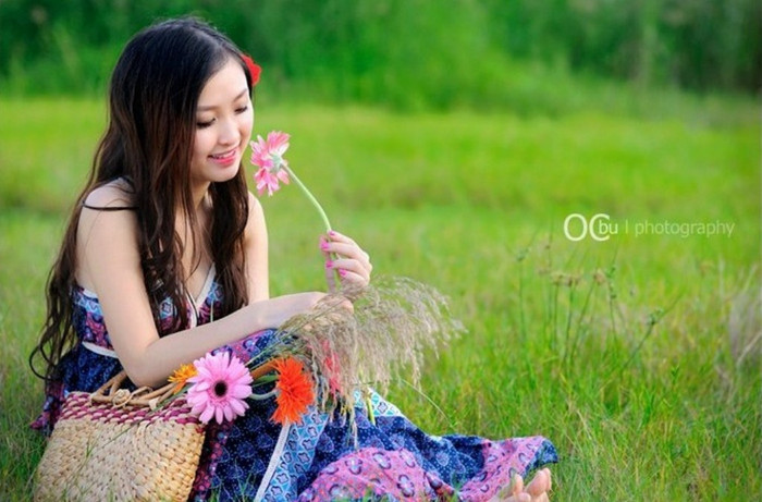 Không gian hài hòa giữa người và cảnh, cô nàng vẫn nổi bật trên nền xanh, nụ cười tươi sáng như thiên thần. Xem thêm: Cơn sốt 'thiên sứ 9X': Đẹp như mỹ nhân cổ trang Trung Hoa Không gian hài hòa giữa người và cảnh, cô nàng vẫn nổi bật trên nền xanh, nụ cười tươi sáng như thiên thần. Xem thêm: Cơn sốt 'thiên sứ 9X': Đẹp như mỹ nhân cổ trang Trung Hoa