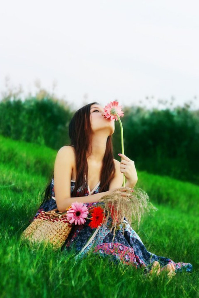 Màu xanh của hoa cỏ dường như chưa thể nổi bật bằng vẻ đẹp của người con gái ấy, một vẻ đẹp làm say lòng người, cuốn hút bất kỳ ai. Xem thêm: Cơn sốt 'thiên sứ 9X': Đẹp như mỹ nhân cổ trang Trung Hoa Màu xanh của hoa cỏ dường như chưa thể nổi bật bằng vẻ đẹp của người con gái ấy, một vẻ đẹp làm say lòng người, cuốn hút bất kỳ ai. Xem thêm: Cơn sốt 'thiên sứ 9X': Đẹp như mỹ nhân cổ trang Trung Hoa