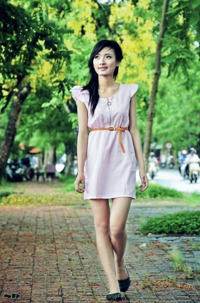 Hoài Thương sinh năm 1993, cô bạn xinh xắn này đang học lớp 12 Trường THPT Nguyễn Huệ - TP Huế, mảnh đất Cố đô giàu văn hóa truyền thống