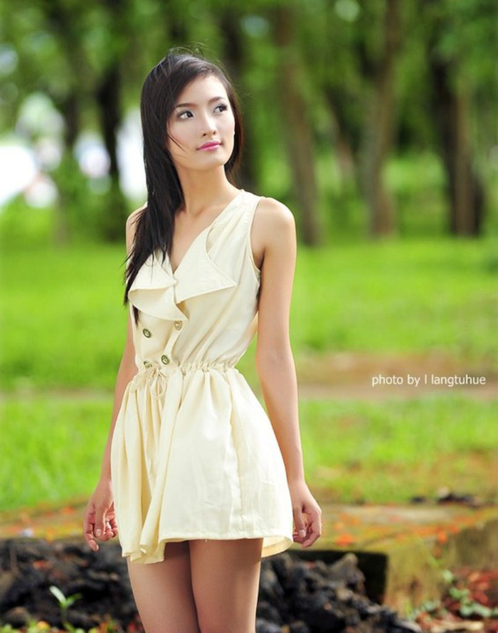 Sỡ hữu gương mặt tươi sáng, đặc biệt chiều cao 1m70, Hoài Thương từng diễn nhiều show thời trang ở Huế như Festival, nhiều chương trình thời trang áo dài, áo cuới... và mới nhất là làm MC lễ trưởng thành "Tri ân cuối năm" của Trường Nguyễn Huệ, ngôi trường Thương đã theo học suốt 3 năm