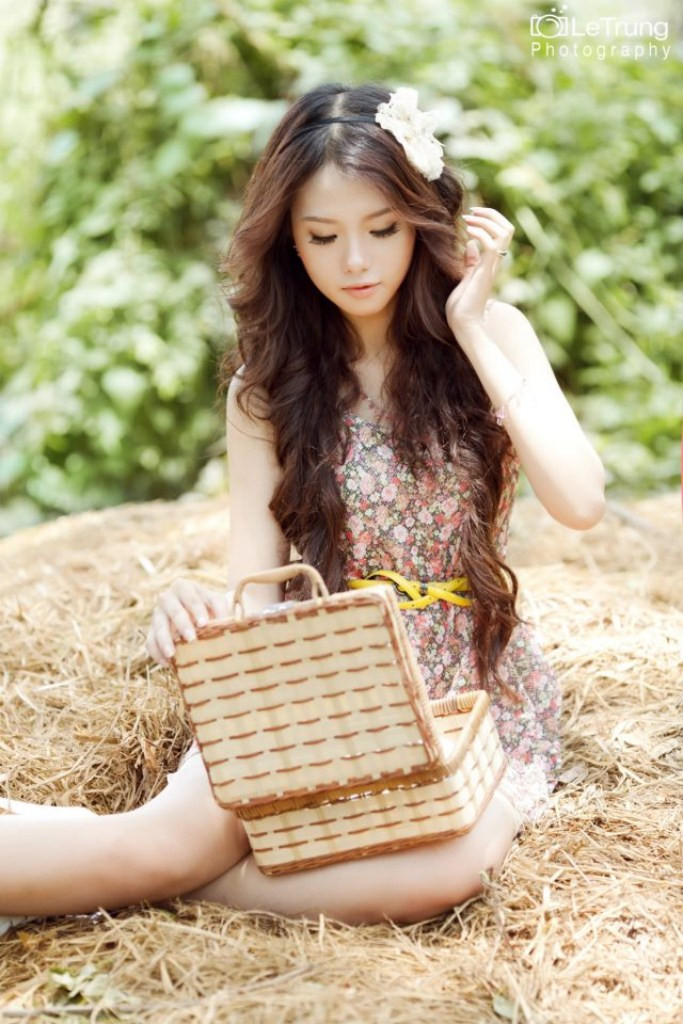 Nhẹ nhàng, thanh thoát như một tiên nữ giáng trần. Xem thêm: Cơn sốt ''thiên sứ 9X'': Bản sao của Linh Nga? Nhẹ nhàng, thanh thoát như một tiên nữ giáng trần. Xem thêm: Cơn sốt ''thiên sứ 9X'': Bản sao của Linh Nga?