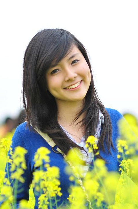 Phạm Lê Thu Trang sinh năm 1994 hiện đang là học sinh lớp 12 Trường THPT Hai Bà Trưng - Hà Nội. Phạm Lê Thu Trang sinh năm 1994 hiện đang là học sinh lớp 12 Trường THPT Hai Bà Trưng - Hà Nội.