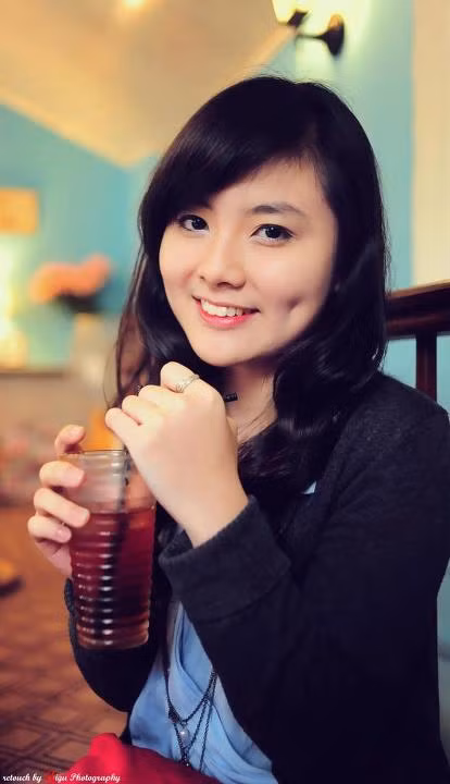 Xinh đẹp, sở hữu một chất giọng ngọt ngào và nhiều năng khiếu khác như hội họa, tạo dáng trước ống kính, đó cũng là lý do Thu Trang chiếm được thiện cảm của rất nhiều người.