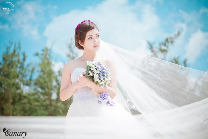 Trong những shoot hình này, Linh hóa thân thành cô dâu lộng lẫy, kiêu sa Trong những shoot hình này, Linh hóa thân thành cô dâu lộng lẫy, kiêu sa
