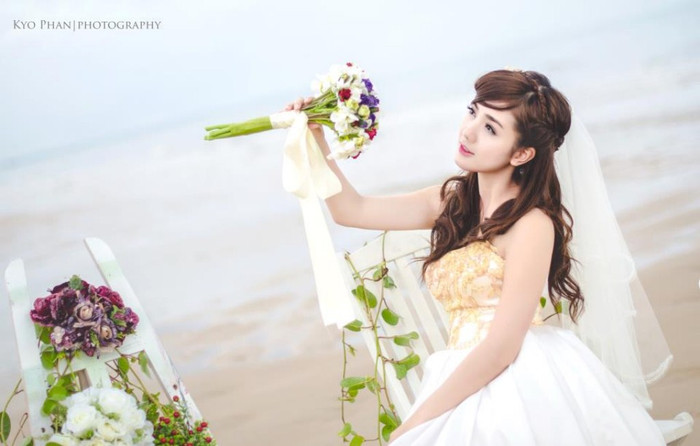 Linh chia sẻ đây là bộ ảnh cô rất ưng ý, mặc dù để có được những bức hình long lanh này Linh và đoàn nhiếp ảnh trong shop áo cưới đã rất vất vả, song kết quả đã ngoài mong đợi Linh chia sẻ đây là bộ ảnh cô rất ưng ý, mặc dù để có được những bức hình long lanh này Linh và đoàn nhiếp ảnh trong shop áo cưới đã rất vất vả, song kết quả đã ngoài mong đợi
