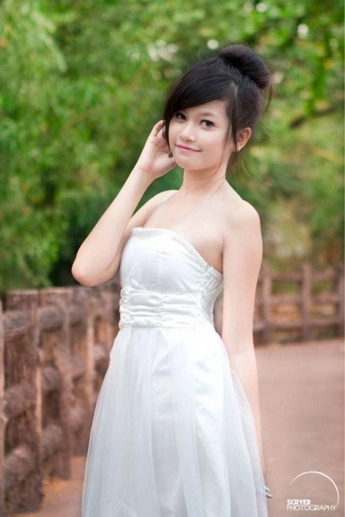 Cô gái nhỏ nhắn này đã từng đoạt rất nhiều giải thưởng về nghệ thuật và thời trang, giải nhất Duyên dáng học đường THPT Lý Thường Kiệt 2012, giải nhất thời trang năm 2009 và 2011 do huyện đoàn tổ chức, cô bé còn là gương mặt đại diện cho trường, huyện đoàn tham gia nhiều hoạt động ý nghĩa khác