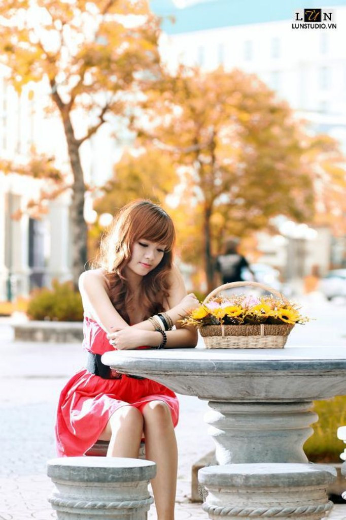 Sở hữu gương mặt xinh đẹp, nữ tính cùng phong cách trẻ trung, năng động Minh Trang được nhiều hiệu ảnh nổi tiếng Hà Thành mời làm mẫu ảnh