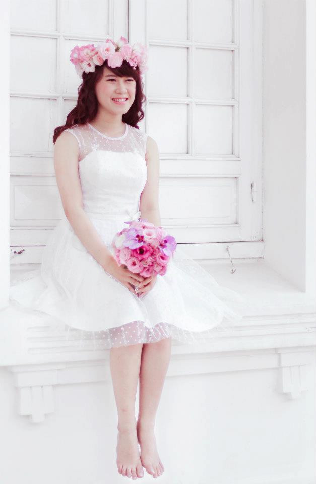 Nụ cười cực đáng yêu, Nhi thân thiện, gần gũi, ai cũng yêu mến, ai gặp một lần sẽ nhớ mãi khuôn mặt hồn nhiên ấy