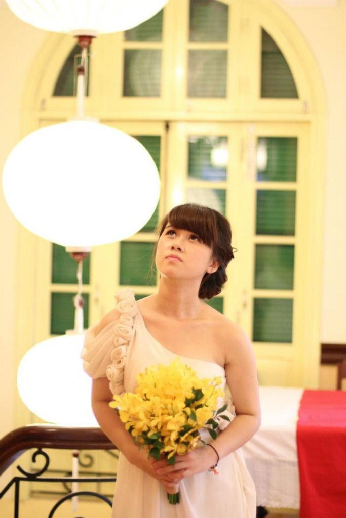 Hồng Nhi có sở thích shopping, chụp ảnh, ăn uống và đặc biệt rất yêu và thích chơi với trẻ con