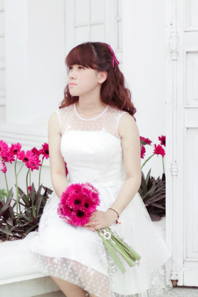 Khuôn mặt đáng yêu, dáng người nhỏ nhắn và giọng nói đậm chất Huế