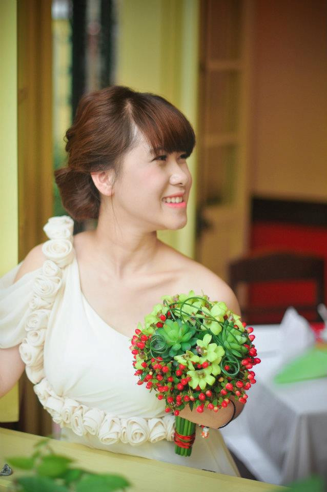 Nhi ước mơ làm cô giáo dạy nhạc vì cô nàng cực kỳ yêu trẻ con, Nhi muốn dạy cho các em đàn, hát những bài hát Nhi yêu thích, vì vậy mà Nhi đã chọn thi sư phạm Nhạc của Học viện âm nhạc Huế