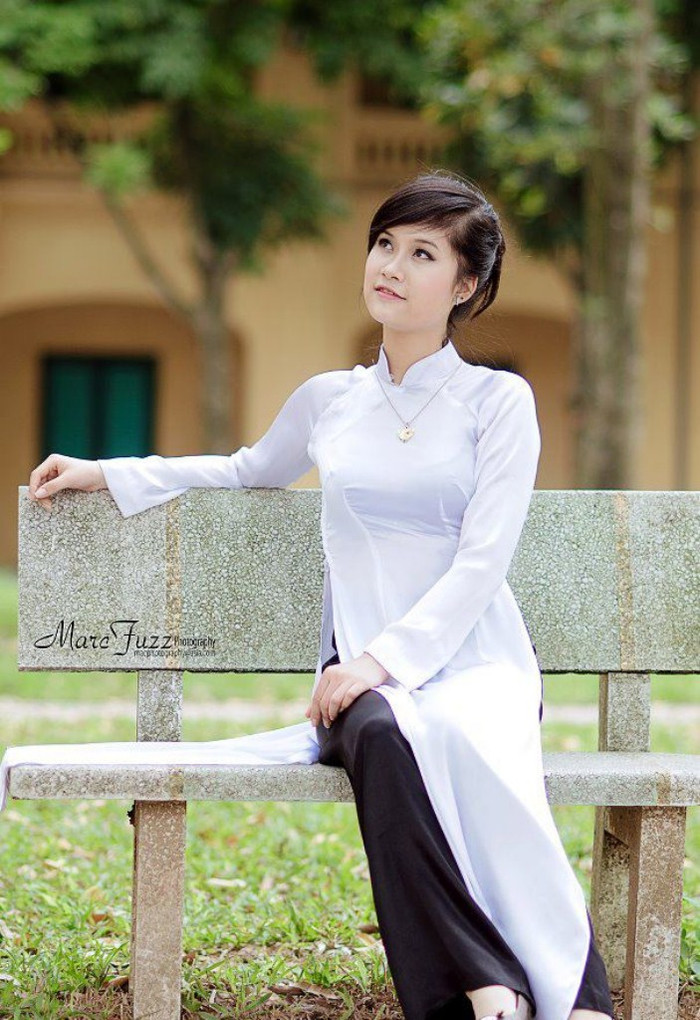 Thủy là một người năng động, nhiệt tình, rất thích tham gia các hoạt động tập thể, xã hội, từ nhiện... Hoạt động Đoàn được 2 năm và hiện là Phó Bí thư Đoàn trường