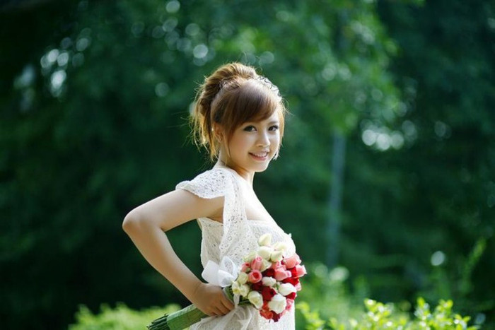 Xinh tươi với cỏ cây, hoa lá... Xem thêm: "Cơn sốt" thiên sứ 9X: "em gái" của Tiểu Long Nữ - Lưu Diệc Phi?