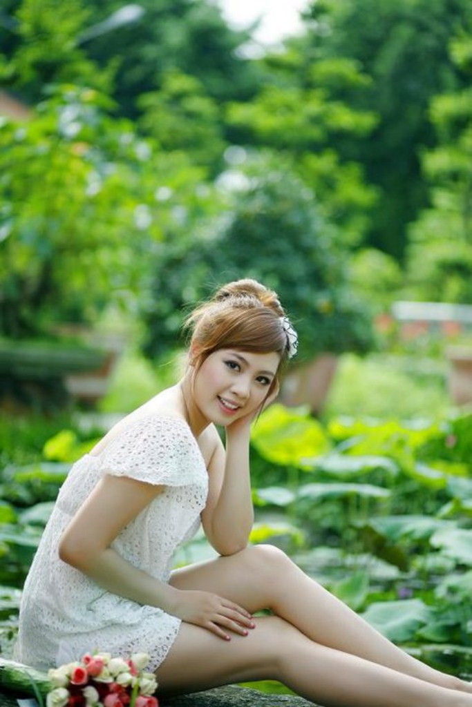 Mơ màng bên những đầm sen... Xem thêm: "Cơn sốt" thiên sứ 9X: "em gái" của Tiểu Long Nữ - Lưu Diệc Phi?