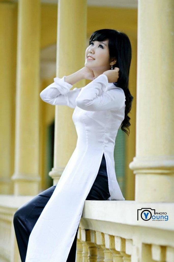 Trần Khánh Linh hiện là học sinh lớp 10 Trung trường THPT Chuyên Hà Nội - Amsterdam. Cô bạn xinh xắn này rất thích hát, thích đọc tiểu thuyết, thích học ngoại ngữ và đi chơi cùng gia đình, bạn bè để tận mắt ngắm cảnh đẹp khắp mọi miền của đất nước Trần Khánh Linh hiện là học sinh lớp 10 Trung trường THPT Chuyên Hà Nội - Amsterdam. Cô bạn xinh xắn này rất thích hát, thích đọc tiểu thuyết, thích học ngoại ngữ và đi chơi cùng gia đình, bạn bè để tận mắt ngắm cảnh đẹp khắp mọi miền của đất nước