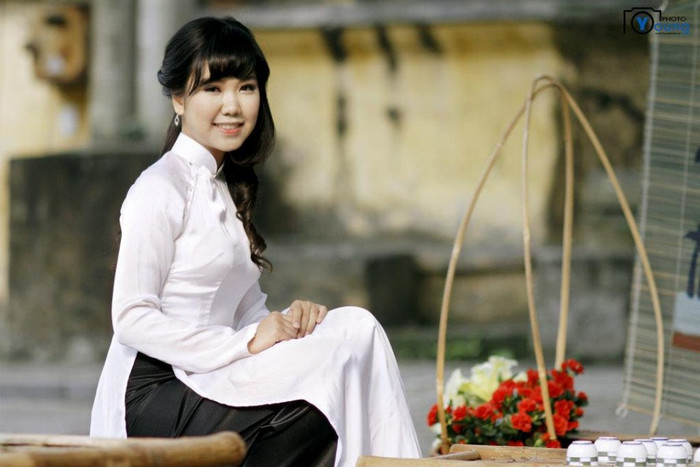 Được sống trong một gia đình hạnh phúc, bố mẹ tâm lý và em trai dễ thương, Linh cảm thấy đó là bến đỗ bình yên nhất, chia sẻ những nỗi buồn, niềm vui với Linh. Hơn thế, chỉ có gia đình mới có thể thẳng thắn góp ý những khuyết điểm để Linh có cơ hội tự hoàn thiện mình, cô bạn rất yêu gia đình của mình Được sống trong một gia đình hạnh phúc, bố mẹ tâm lý và em trai dễ thương, Linh cảm thấy đó là bến đỗ bình yên nhất, chia sẻ những nỗi buồn, niềm vui với Linh. Hơn thế, chỉ có gia đình mới có thể thẳng thắn góp ý những khuyết điểm để Linh có cơ hội tự hoàn thiện mình, cô bạn rất yêu gia đình của mình