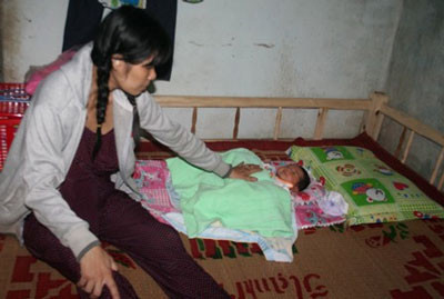 Để tránh những phiền toái, chị Hiên được gia đình đưa về phòng trọ Để tránh những phiền toái, chị Hiên được gia đình đưa về phòng trọ