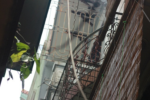 Hà Nội: Cháy trong khu dân cư, hàng trăm người hoảng loạn ảnh 3 Chay lon trong khu dan cu o Ha Noi